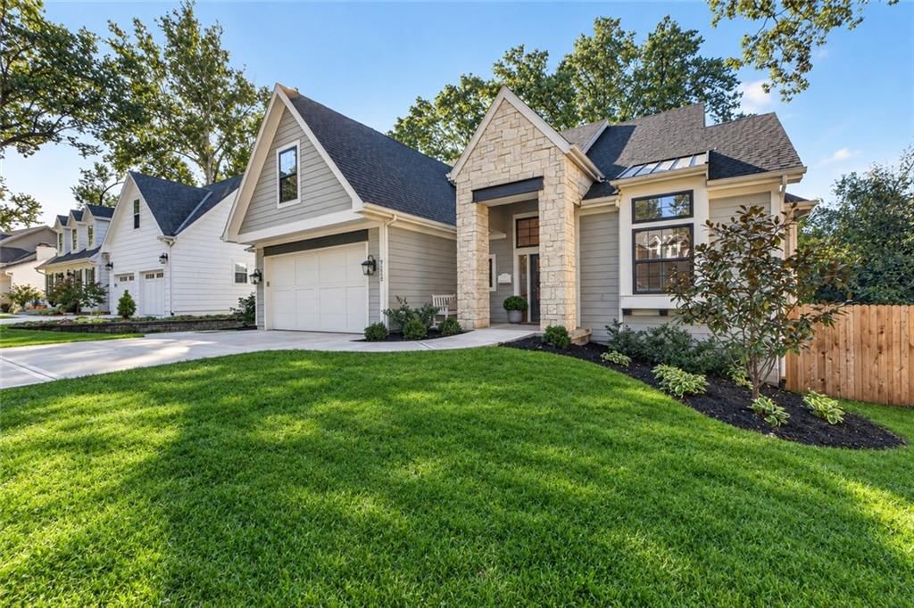 7132 Cherokee Drive, Prairie Village, KS: listing photo 2