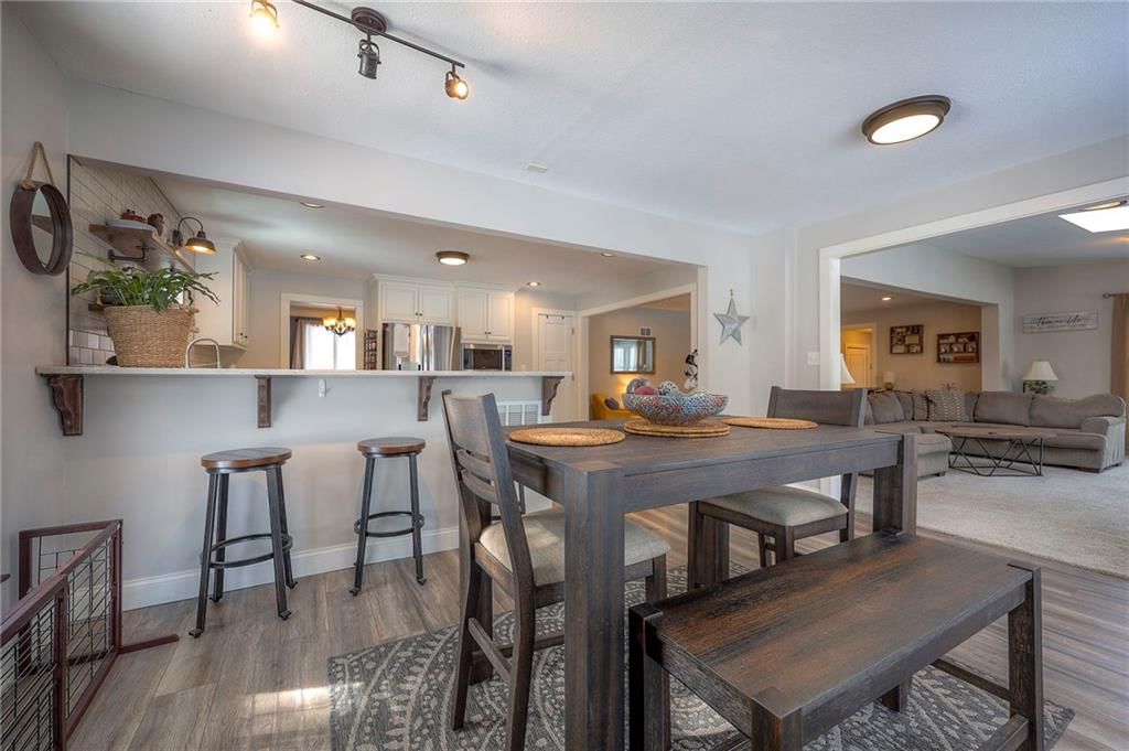 Photo 18 of 39 - 1512 E SUNVALE Drive, Olathe, KS 66062