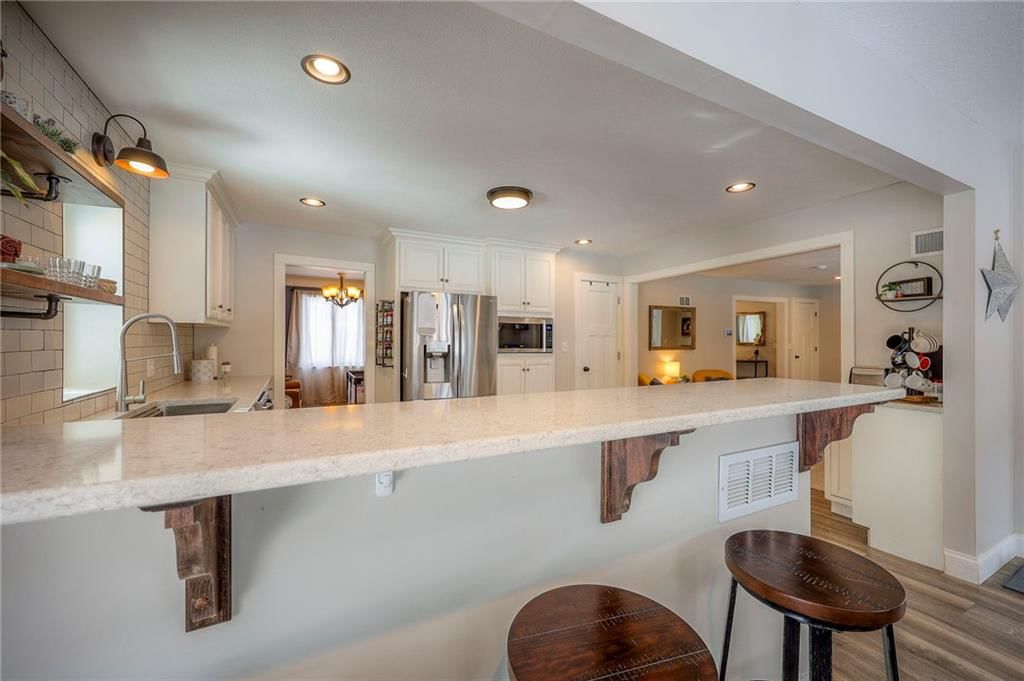 Photo 26 of 39 - 1512 E SUNVALE Drive, Olathe, KS 66062