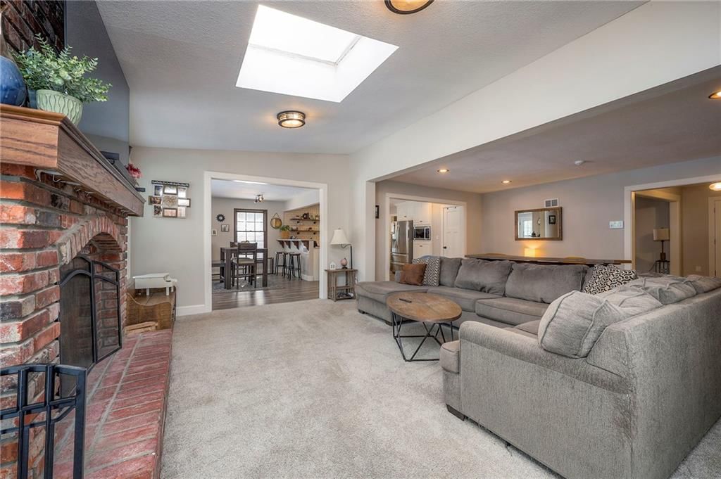 Photo 14 of 39, 1512 E SUNVALE Drive, Olathe, KS 66062
