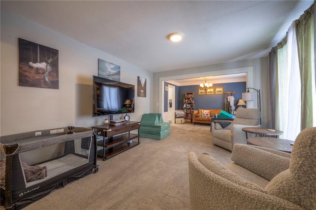 Photo 4 of 39 - 1512 E SUNVALE Drive, Olathe, KS 66062