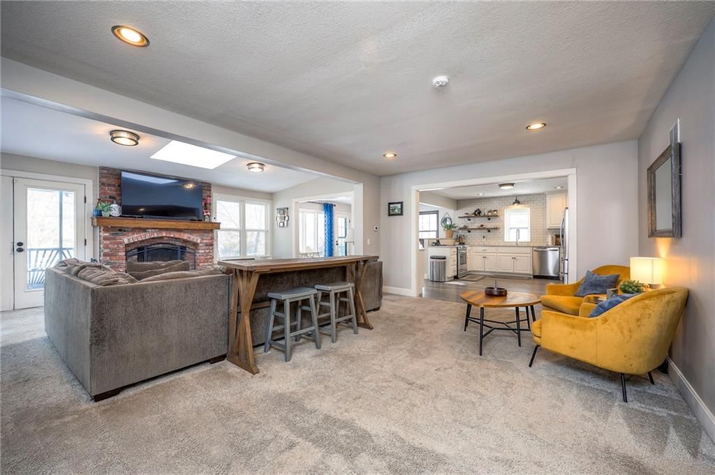 Photo 9 of 39, 1512 E SUNVALE Drive, Olathe, KS 66062