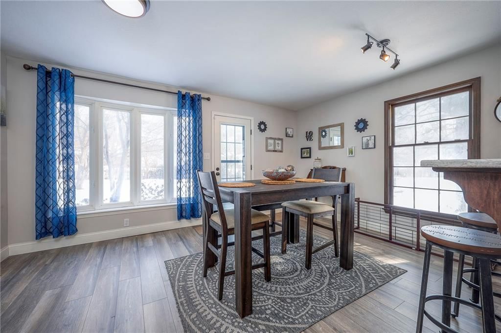 Photo 19 of 39 - 1512 E SUNVALE Drive, Olathe, KS 66062