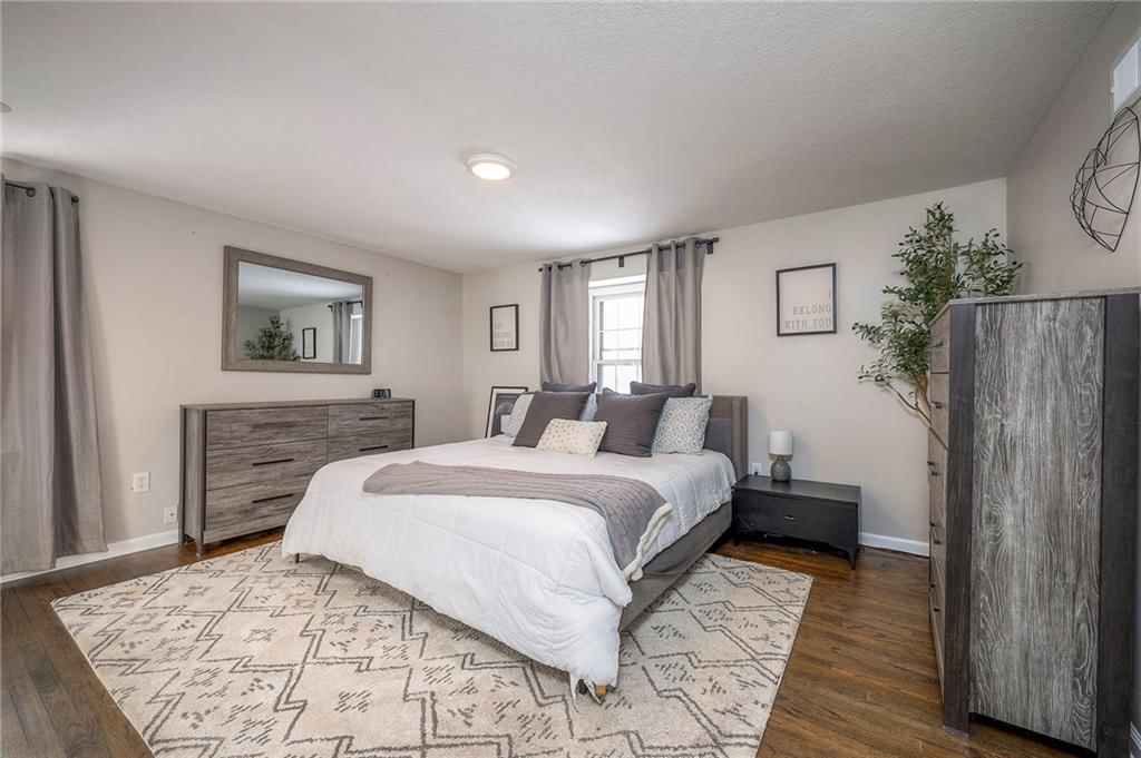 Photo 31 of 39 - 1512 E SUNVALE Drive, Olathe, KS 66062