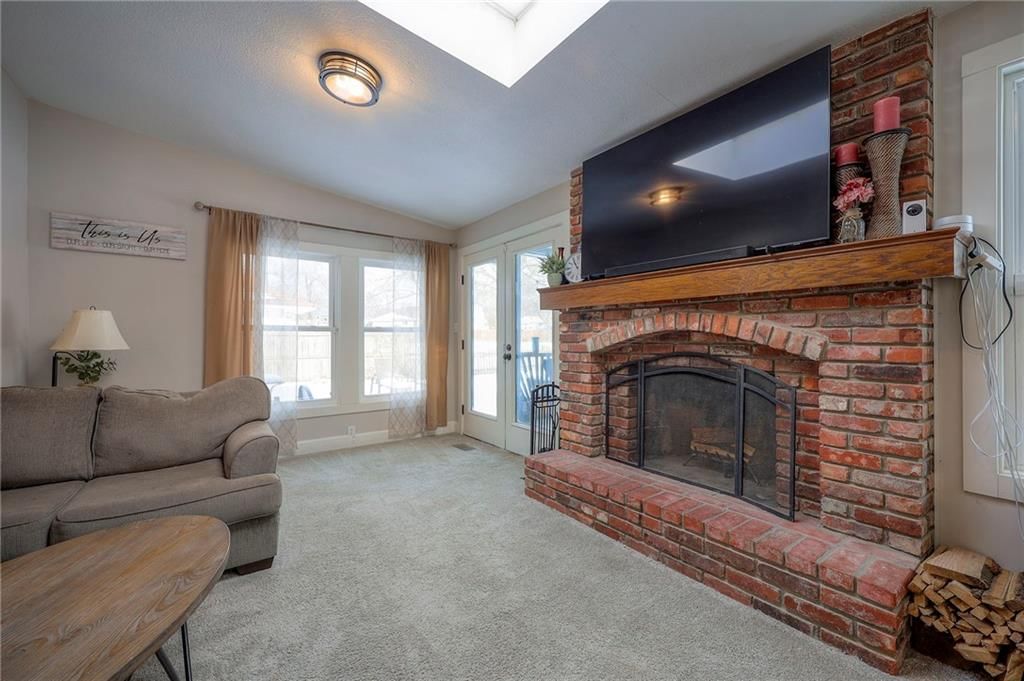 Photo 13 of 39 - 1512 E SUNVALE Drive, Olathe, KS 66062