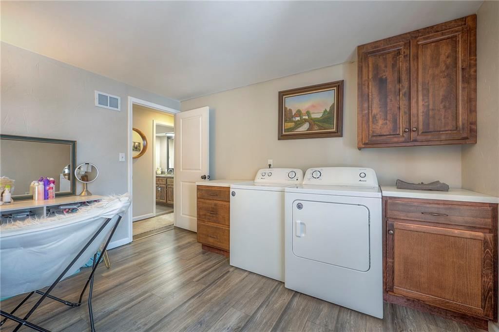 Photo 38 of 39 - 1512 E SUNVALE Drive, Olathe, KS 66062