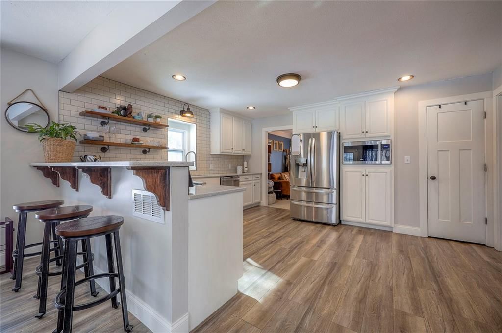 Photo 20 of 39 - 1512 E SUNVALE Drive, Olathe, KS 66062