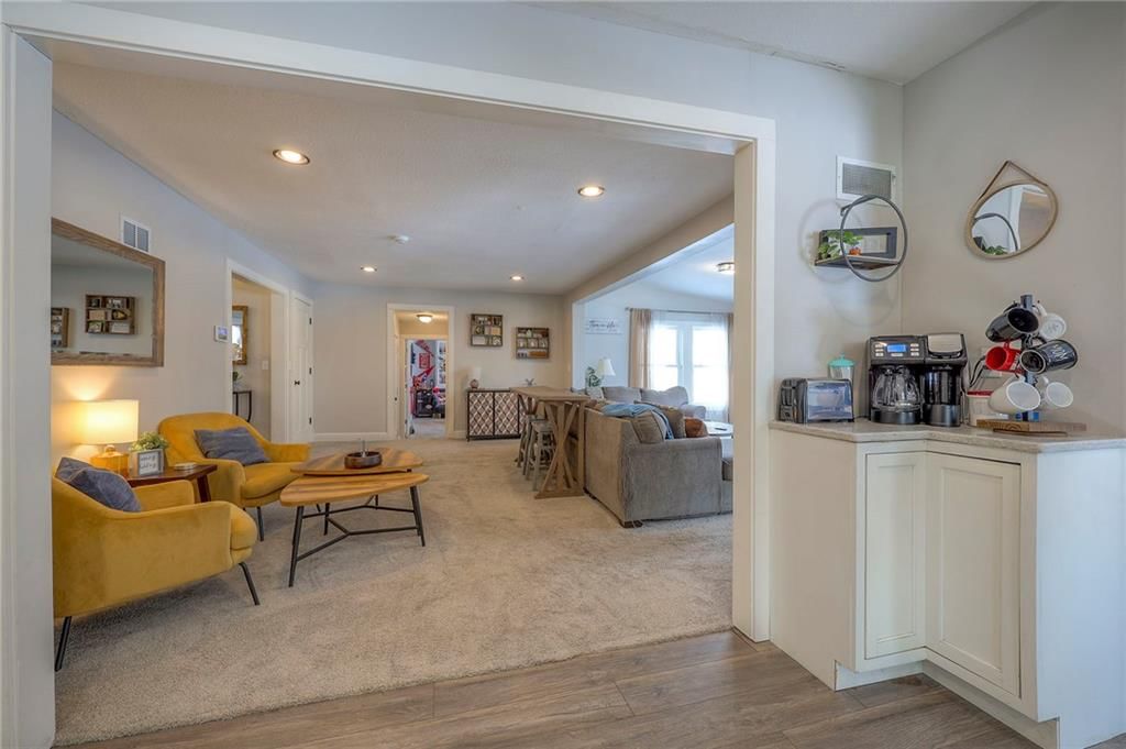 Photo 27 of 39 - 1512 E SUNVALE Drive, Olathe, KS 66062