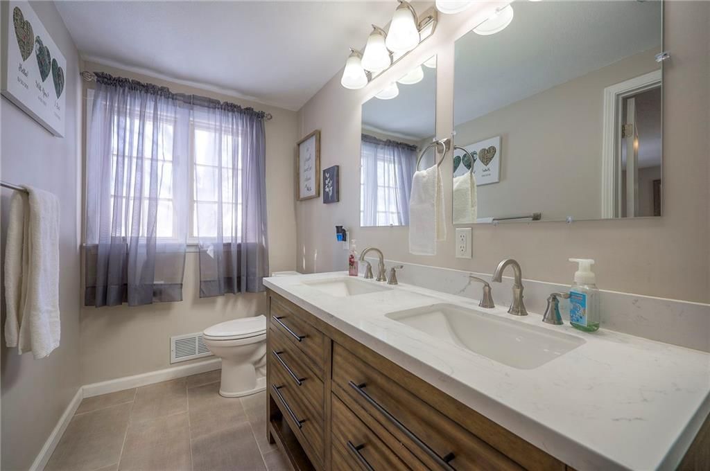Photo 33 of 39, 1512 E SUNVALE Drive, Olathe, KS 66062