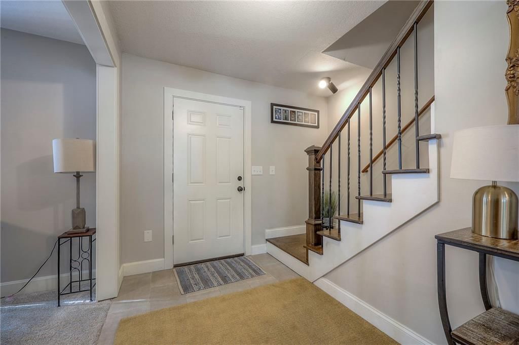 1512 E SUNVALE Drive, Olathe, KS: listing photo 2