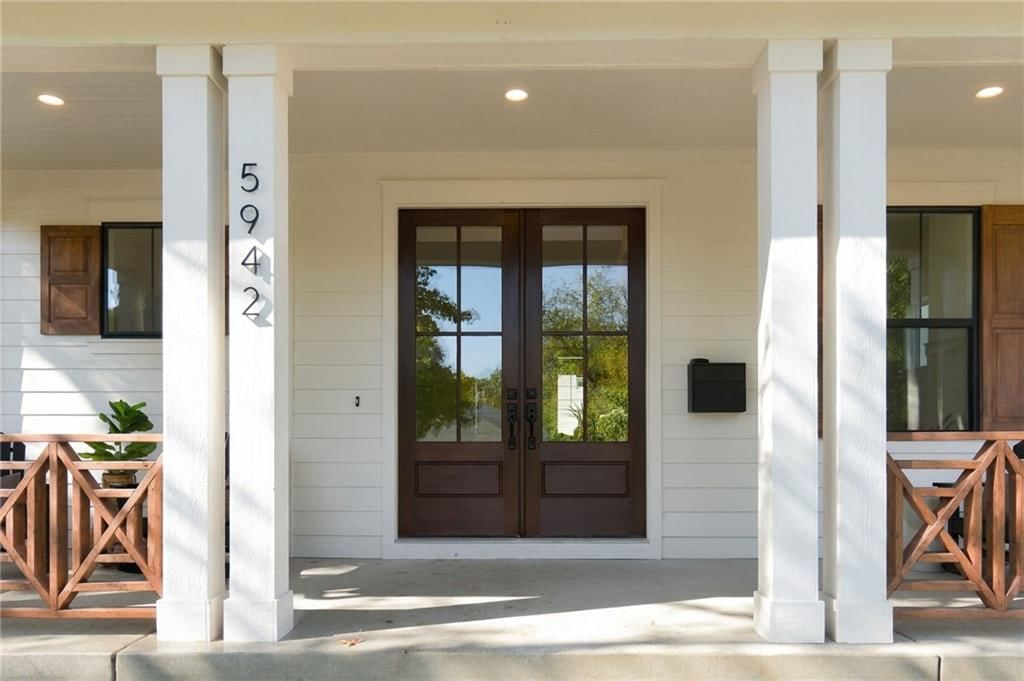 5942 Alhambra Street, Fairway, KS: listing photo 2