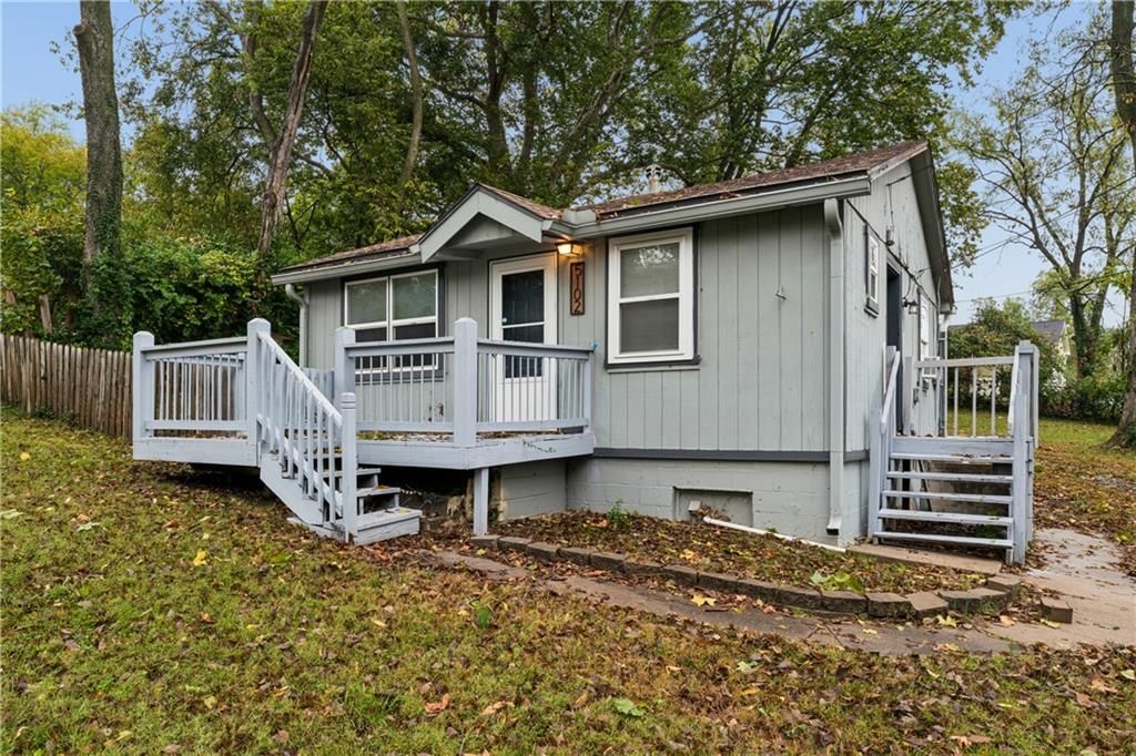 5102 47th Terrace, Kansas City, MO: listing photo 3