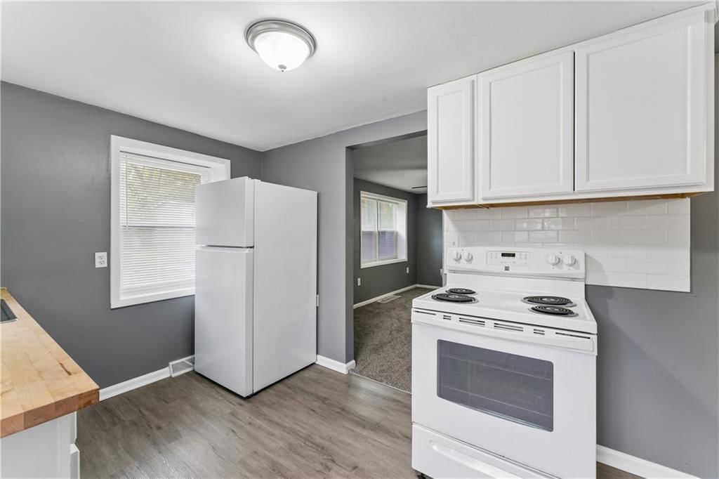 Photo 11 of 31 - 5102 47th Terrace