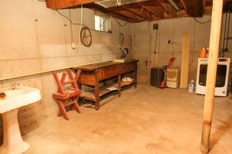 Photo 25 of 34 - 616 J Street, Creighton, MO 64739