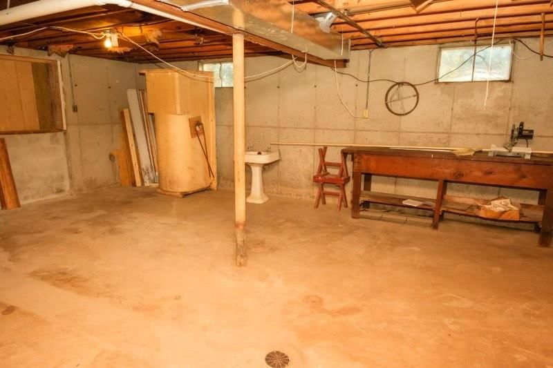 Photo 24 of 34 - 616 J Street, Creighton, MO 64739