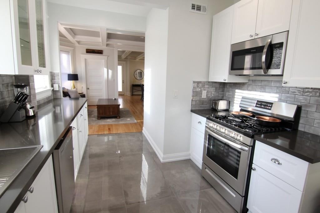 Tile floors at 901 E 39th Street, Kansas City, MO 64109