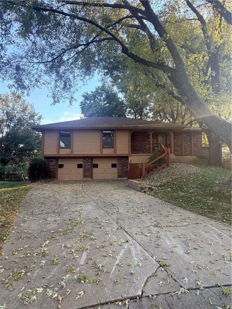 524 NE Stonewall Drive, Blue Springs, MO: listing photo 3
