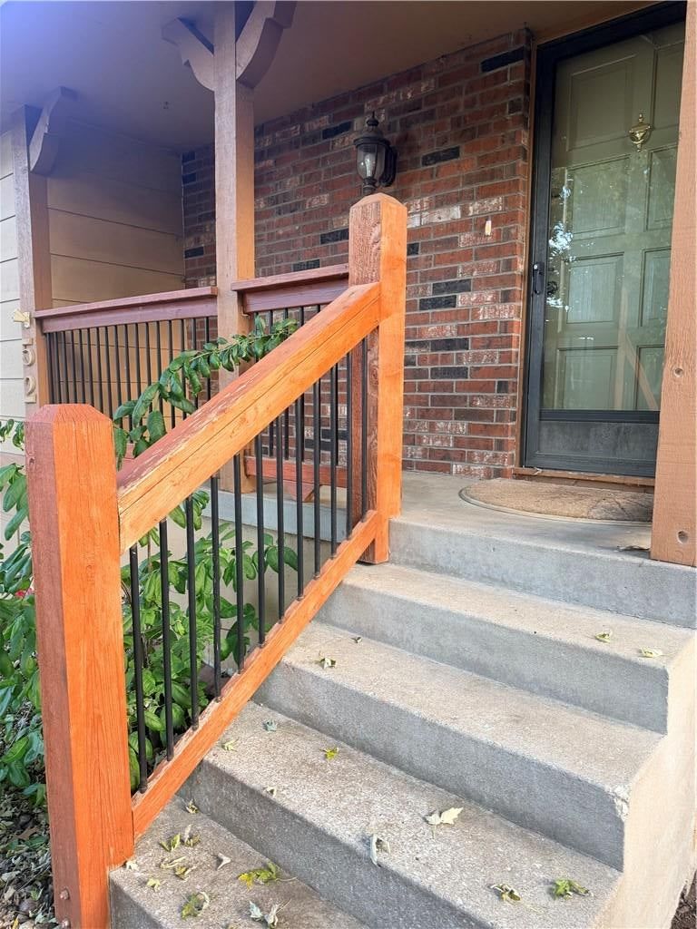 Mixed stair railing at 524 NE Stonewall Drive, Blue Springs, MO 64014