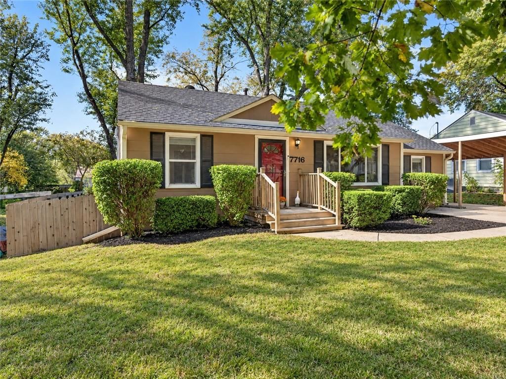 7716 Robinson Street, Overland Park, KS: listing photo 3