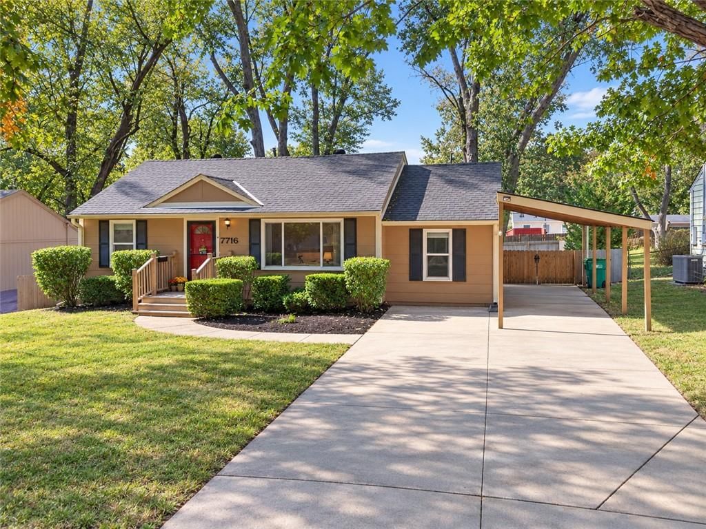 7716 Robinson Street, Overland Park, KS: listing photo 2