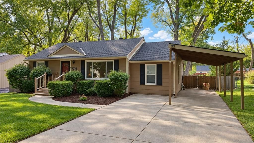 7716 Robinson Street, Overland Park, KS: listing photo 2