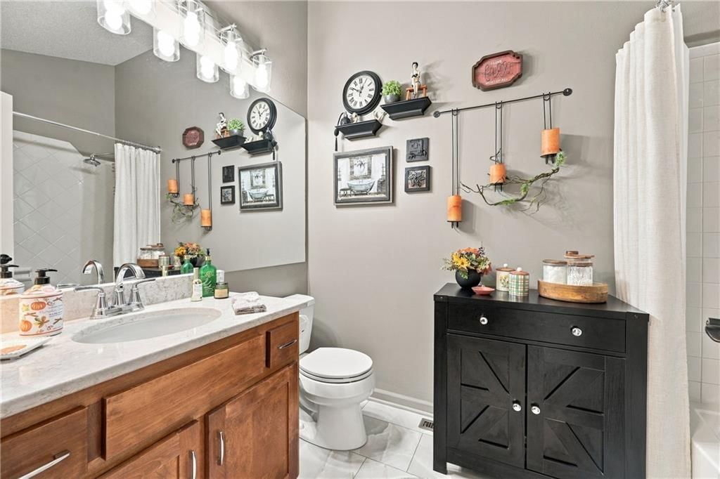 Photo 13 of 34 - 1212 SW Eastman Street, Blue Springs, MO 64015