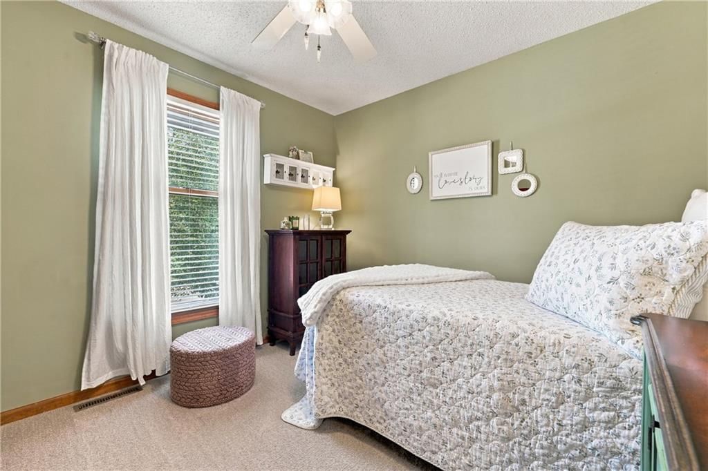 Photo 16 of 34 - 1212 SW Eastman Street, Blue Springs, MO 64015