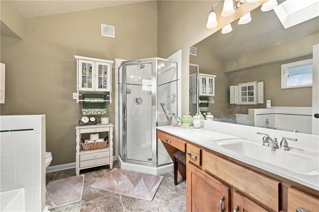 Photo 20 of 34 - 1212 SW Eastman Street, Blue Springs, MO 64015