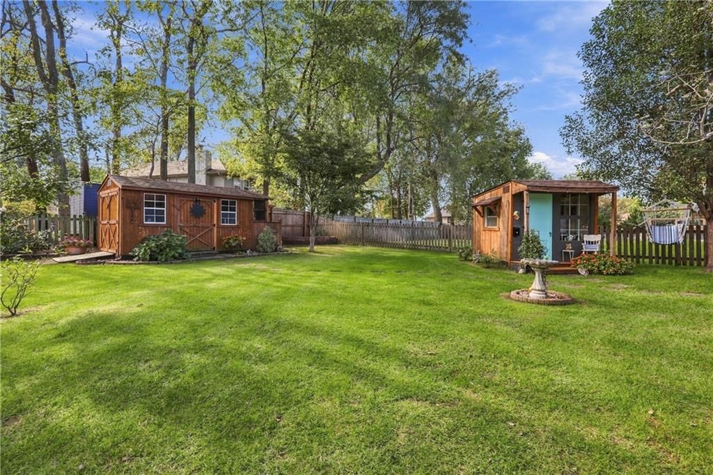 1212 SW Eastman Street, Blue Springs, MO: listing photo 3