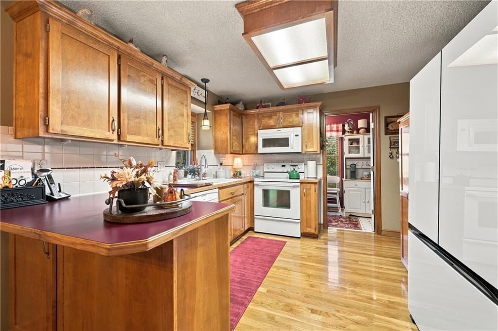 Photo 9 of 34 - 1212 SW Eastman Street, Blue Springs, MO 64015