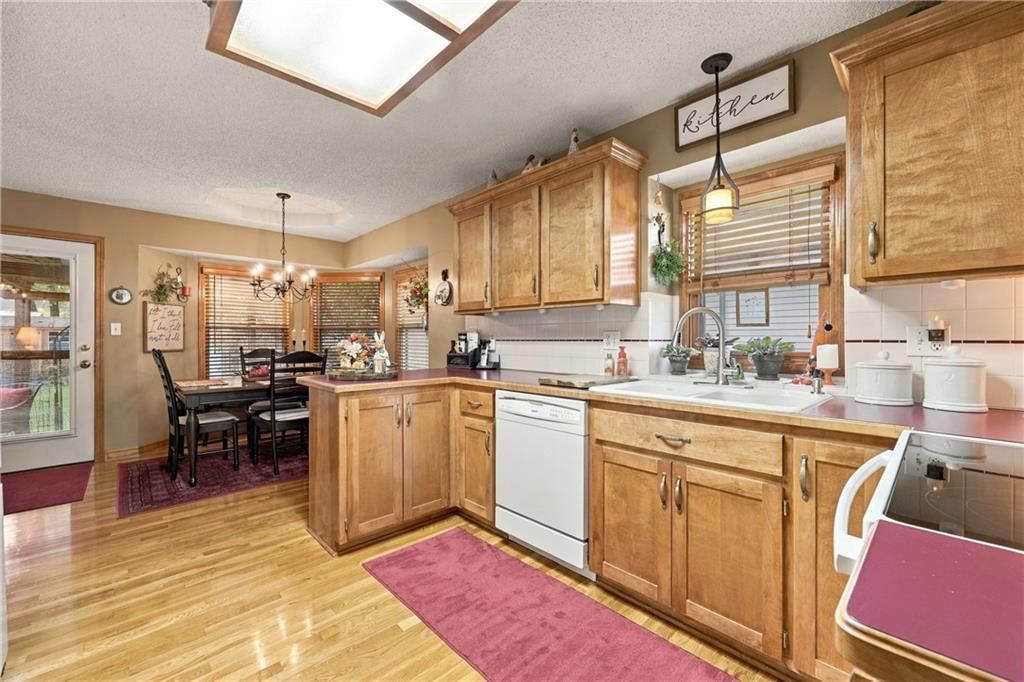 Photo 8 of 34 - 1212 SW Eastman Street, Blue Springs, MO 64015