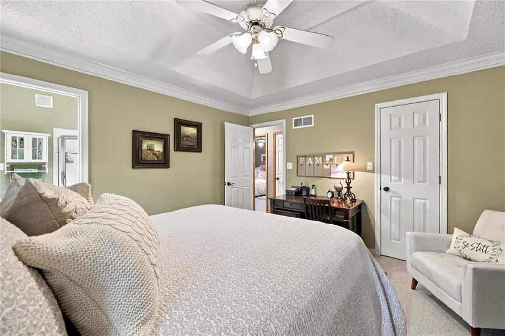 Photo 19 of 34 - 1212 SW Eastman Street, Blue Springs, MO 64015