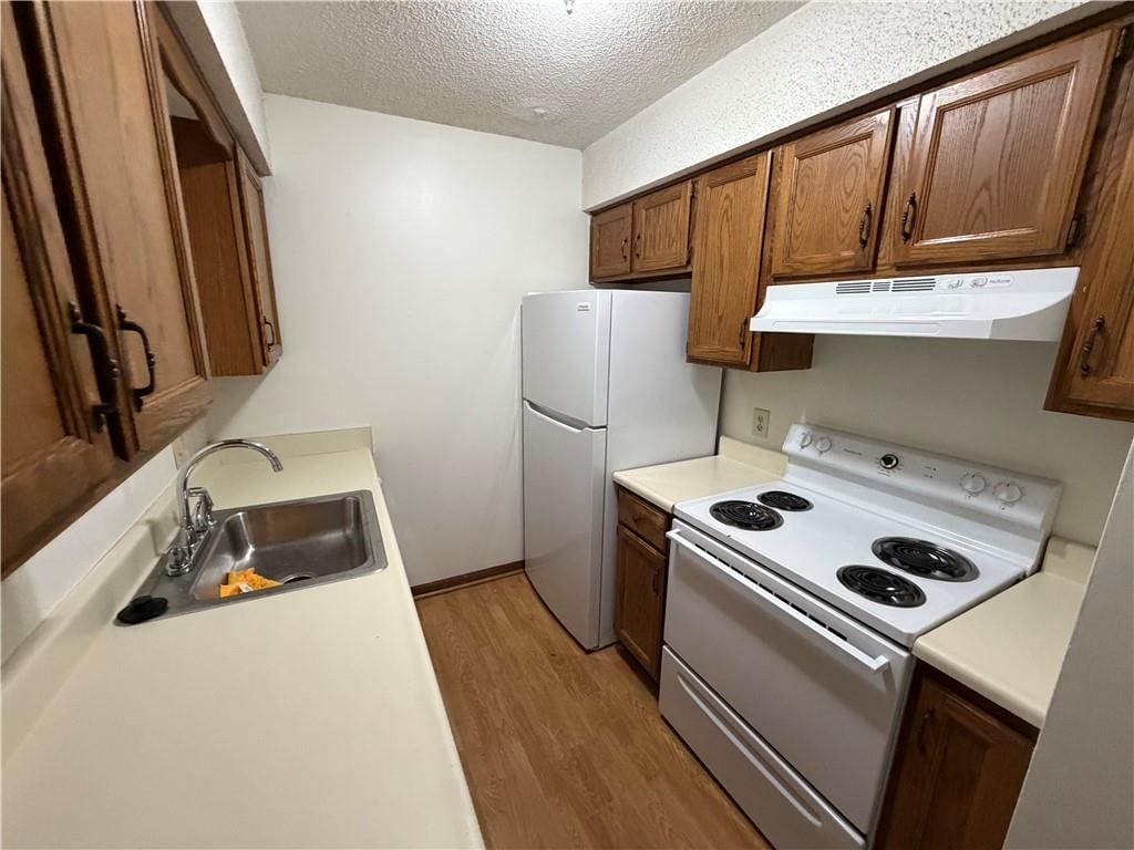 Photo 12 of 19 - 4411 Jarboe Street, Kansas City, MO 64111