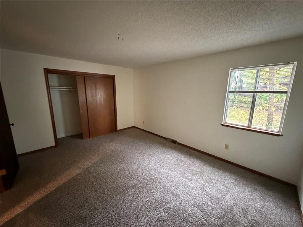 Photo 16 of 19 - 4411 Jarboe Street, Kansas City, MO 64111
