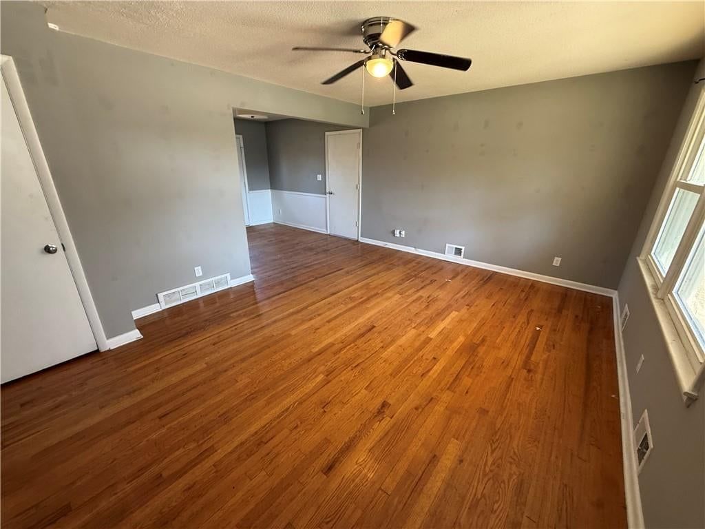 3104 NE 66th Terrace, Gladstone, MO: listing photo 3