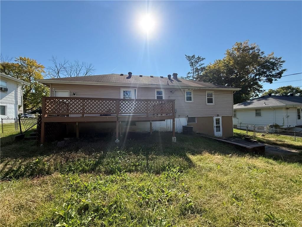 3104 NE 66th Terrace, Gladstone, MO: listing photo 2