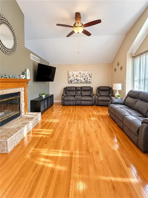1164 E Meadow Lane, Olathe, KS: listing photo 2