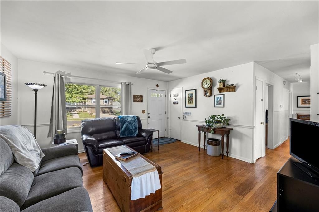 Photo 3 of 19 - 8809 W 94th Street, Overland Park, KS 66212