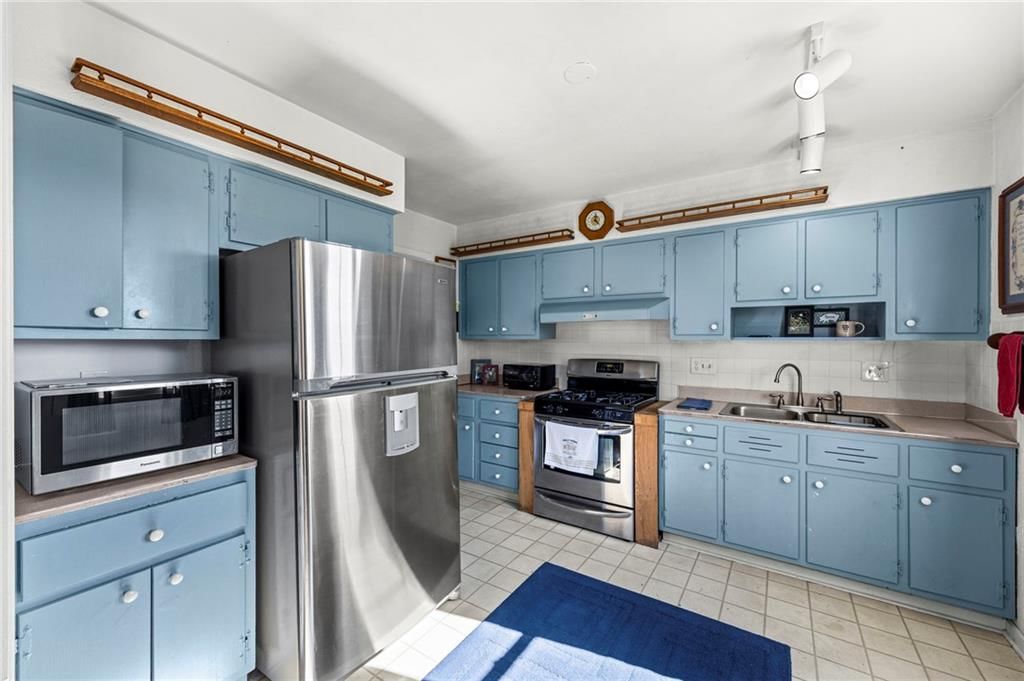 Photo 7 of 19 - 8809 W 94th Street, Overland Park, KS 66212