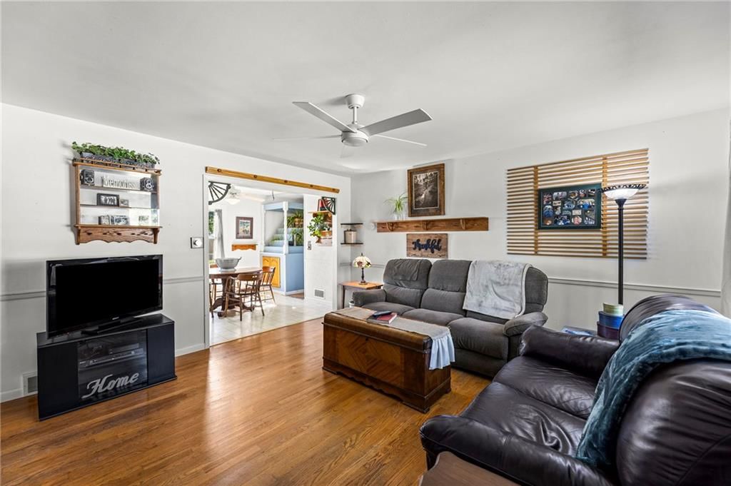 Photo 4 of 19 - 8809 W 94th Street, Overland Park, KS 66212
