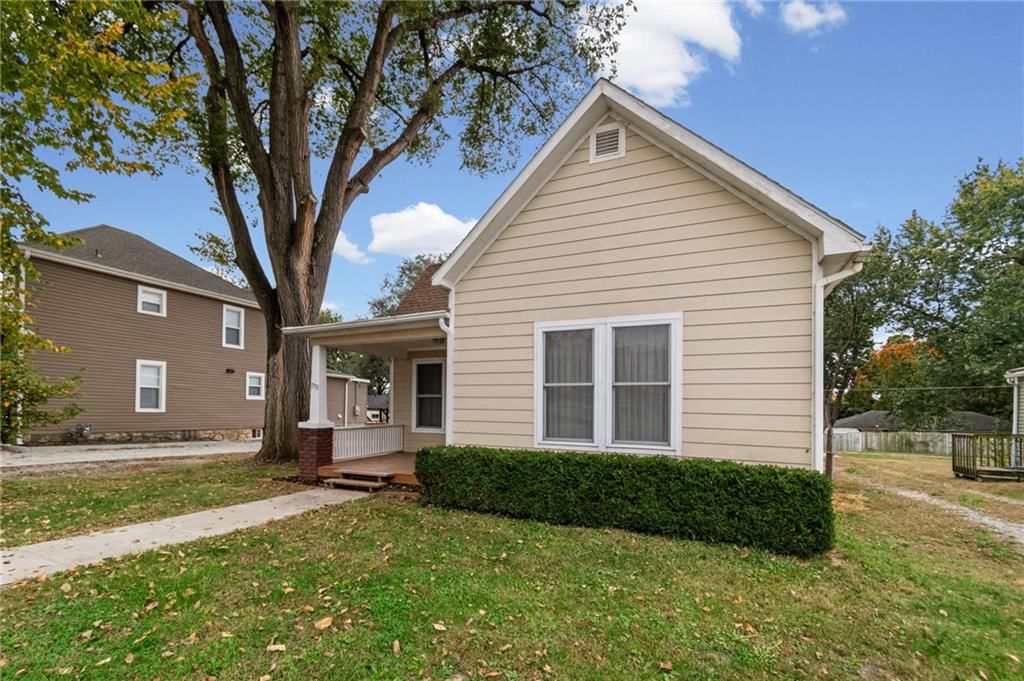 1331 Metropolitan Avenue, Leavenworth, KS: listing photo 2