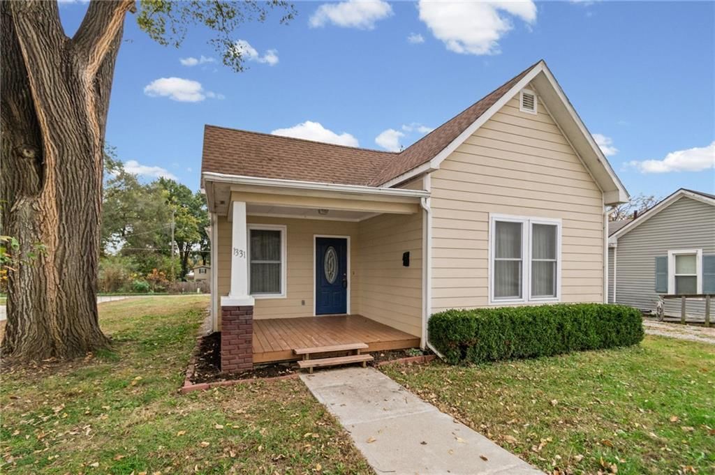 1331 Metropolitan Avenue, Leavenworth, KS: listing photo 3