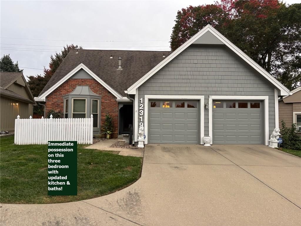 12319 W 82nd Place, Lenexa, KS