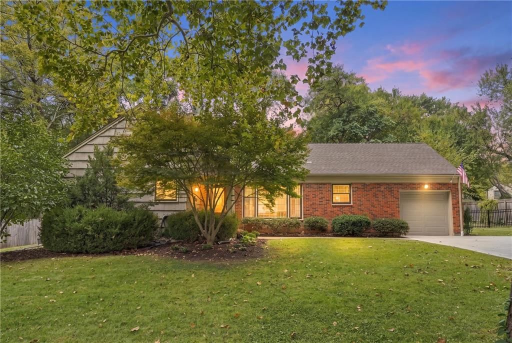 8314 Sagamore Road, Leawood, KS: listing photo 2