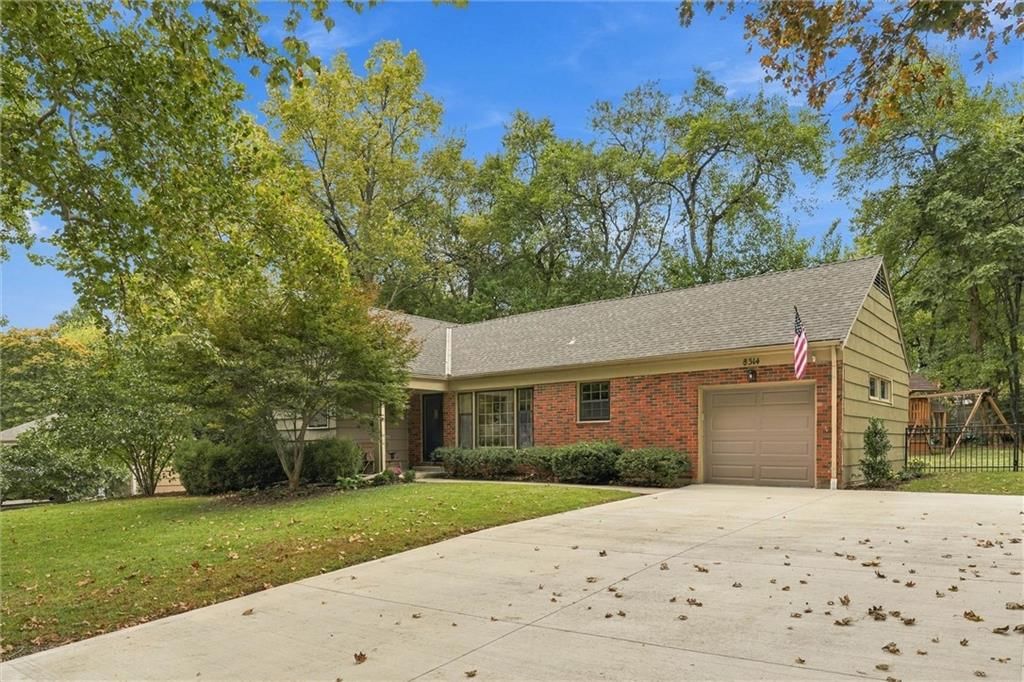 8314 Sagamore Road, Leawood, KS: listing photo 3