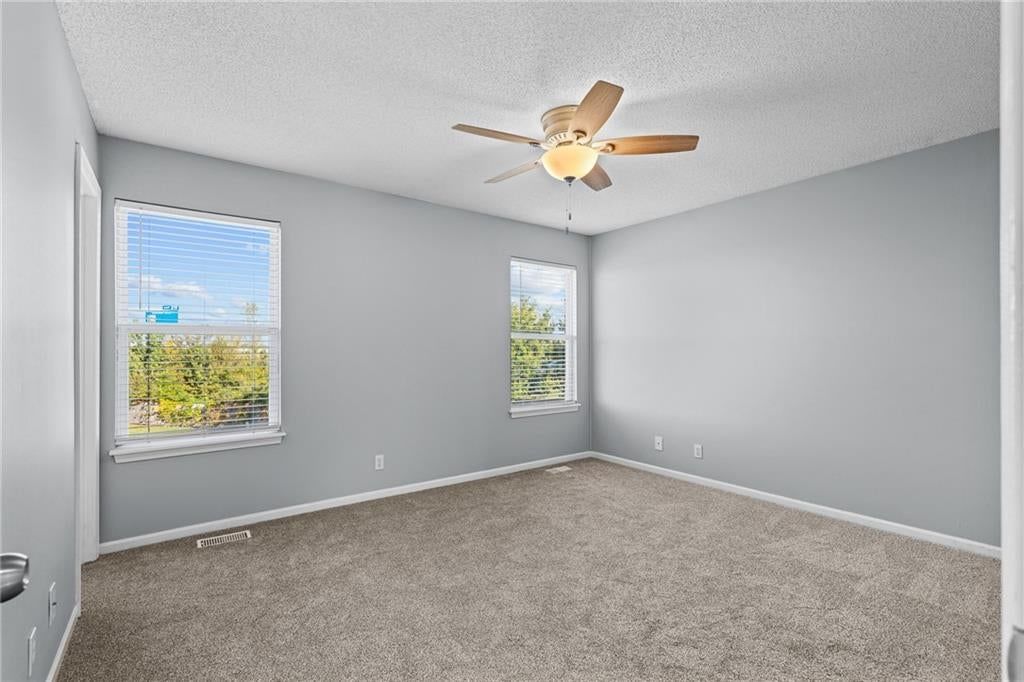 Photo 7 of 25 - 1122 E Frontier Drive, Olathe, KS 66062