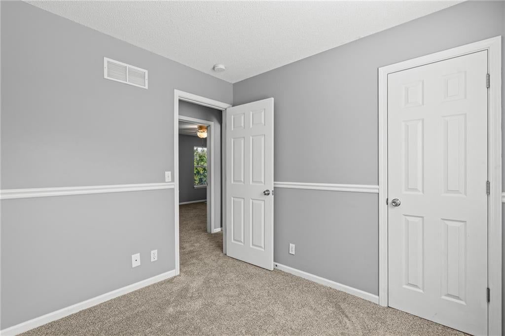 White trim at 1122 E Frontier Drive, Olathe, KS 66062