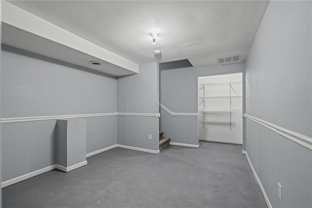 Photo 19 of 25 - 1122 E Frontier Drive, Olathe, KS 66062