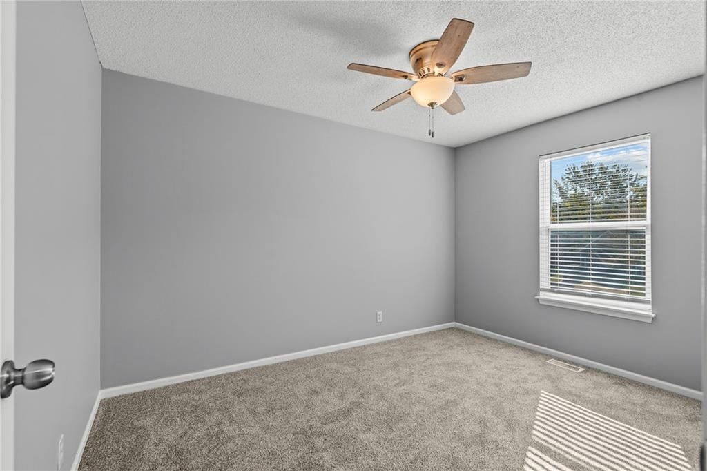 Photo 10 of 25 - 1122 E Frontier Drive, Olathe, KS 66062