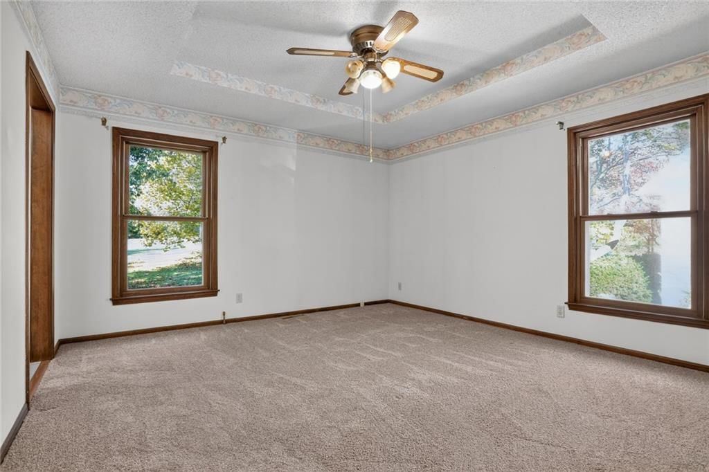 Carpet at 1528 NE 99th Street, Kansas City, MO 64155